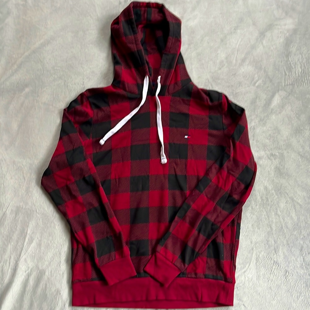 Tommy Hilfiger Sleepwear sweater. Black and red. Boys Small.